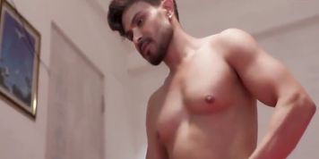 Glowing Indian beauty pleases lover with her pussy
