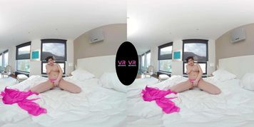 Anabelle Sun - Pink Lingerie Sexy Show Teen With Big Tits