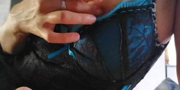 MILF SICILIANA TETTONA MI INVITA A CASA SUA DOPO AVERLA CONOSCIUTA IN UN BAR DI PROVINCIA - ITA