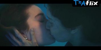 Maria Jose De La Cruz Lesbian Scene  in This Never Happened