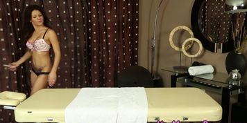 Inked masseuse sucks dong
