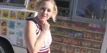 Cheerleader Cindi Loo (Cindy Loo)