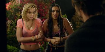 Knock Knock 2015 - Ana De Armas, Lorenza Izzo