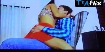 Stephanie Herela Sexy Scene  in Mi Prima La Sexologa