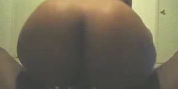 Bootylicious black girlfriend rides hard cock