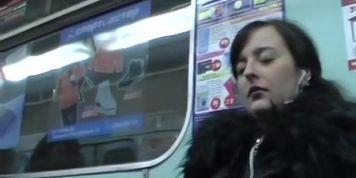 Hooker shows hawt upskirt view