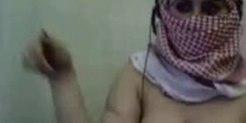 Palestine Arab Hijab Girl show her Big Boobs in Webcam - video 1