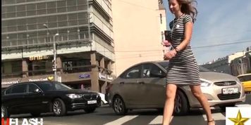 Redhair Lady Frontal Upskirt