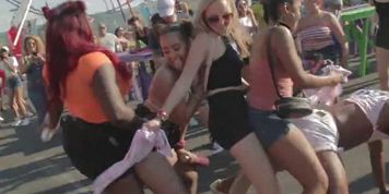 CANDID VOYEUR FESTIVAL GIRLS LOVE TWERKING! GREATEST DAY EVER 2019 (Rave Girl)
