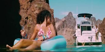 Jessica Szohr, Kelly Brook & Riley Steele nude & sexy bikini