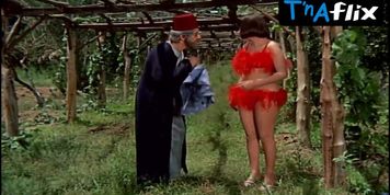 Soheir Ramzy Sexy Scene  in El Kol Aayez Yeheb