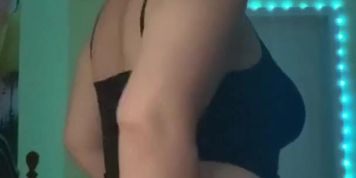 I play with myself while i watch you jerk off to my thick body