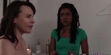 Ebony teen masseuse lez