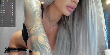 Hot Girl Makes Her Pussy Squirt