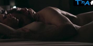 Hayley Mcelhinney Sexy Scene  in Hearts And Bones
