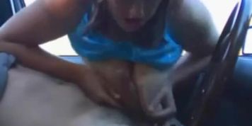 J'ADORE QUAND CETTE COCHONNE JOUE AVEC SES GROS SEINS TOMBANTS 2