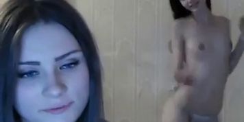 Cam Teens Show Off that Ass