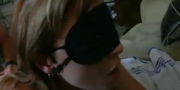 I fuck a blindfolded hotwife