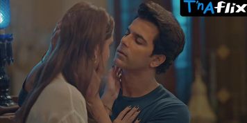 Arushi Handa Sexy Scene  in Fuh Se Fantasy