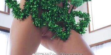 Tiny4K Festive Alexis Adams fucks boyfriend on St Patricks day