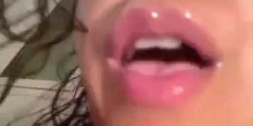 Bbw Girl Has Fun Masturbating On Cam