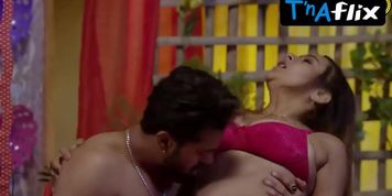 Tripti Berra Bikini Scene  in Babli Har Mard Ki