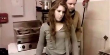 Il demande a son pote de baiser sa chienne