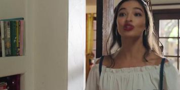 Queen Natalie Mars licking Snow White Emily Willis sweet muffin