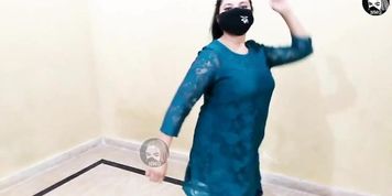 Kothy Uty Suti San full sexy mujra dance on saba pakistani (sex_Arabic)