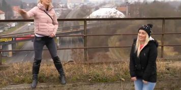 Sexy Girls Peeing (Sexi Girl)