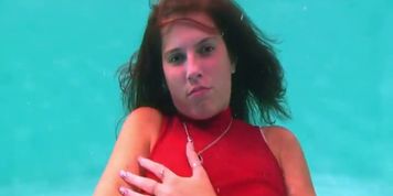 Adeline play with her dildo underwater