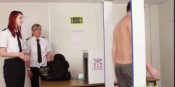 Double blowjob for a lucky guy