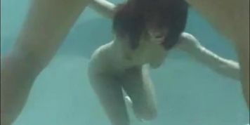 Isabella Soprano gives an underwater blowjob with cumshot