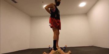 Turkish Mistress Reina Boxing after Trample