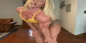 Gorgeous 6ft Amazon fbb cam show in short skirt w/ bonus pillow scissoring