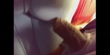 Encoxando a married woman inside a crowded train