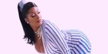 Megan Thee Stallion shakes her ass to Eazy-E instrumental 