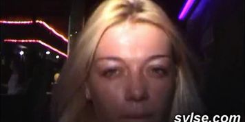 Teens et milfs exhib en voiture