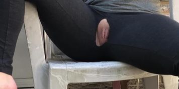 Yoga Pants Ripped and She Didn&rsquo;t Even Notice 