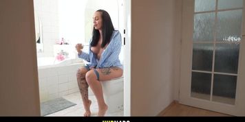 A Mommy - Hayley Vernon, Erik Everhard