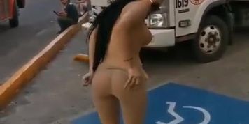 Giselle Montes Strips on public street (Gaby Gomes)