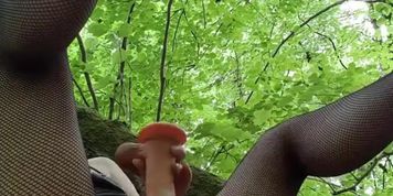 Peeing while my pussy is fucked with a dildo