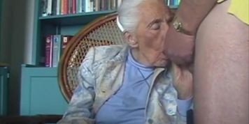 GRANNY FUCK TOUR