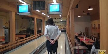 HUNT4K. Money helped hunter score successful strike in bowling bar
