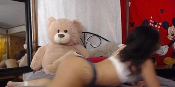 Big booty slut striptease
