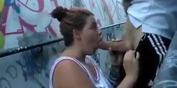 Gordita se chupa gran pene en la calle (Maria Bose, Maria Rose)