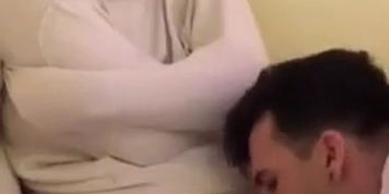 Un hetero se descuida y se lo mamo