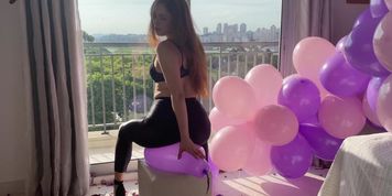 Sit pop chair balloon arch - Susyballoons - EroThots