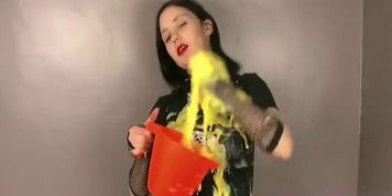 5W33T S0PH13 - custard rock chick gunged