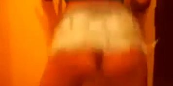 Chilena Bailando en minifalda
